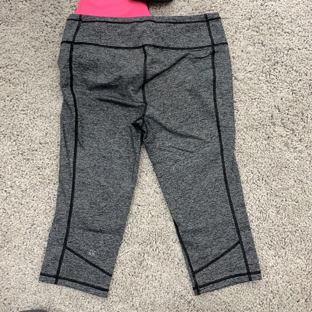 VSX Knockout Capri Leggings - Picture 4 of 5
